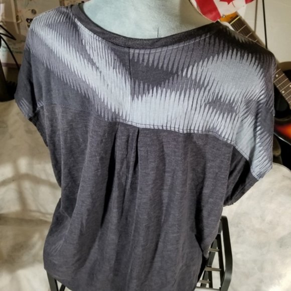 Calvin Klein Jeans Three-Tone Gray Sleeveless Top - Picture 4 of 8